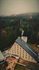 1K views |  Zažijte krásného Silvestra na Vysočině  Čeká vás večer s živou hudbou, tříchodovou slavnostní večeří, bufetem, půlnočním ohňostrojem a silvestrovským přípitkem.  Více info na webu www.hotelski.cz #kamnasilvestra #silvestr #hotelski #silvestrovskypobyt | Hotel Ski | Facebook