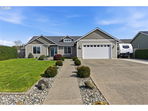2025 Roosevelt Loop, North Bend, OR 97459 - MLS 300394288 - Coldwell Banker