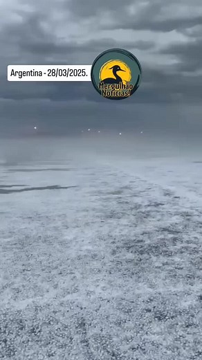 📍🇦🇷 ARGENTINA - Registro impressionante mostra como que o Aeroporto de Rosário ficou na manhã de ontem devido ao intenso granizo que atingiu a área. 📷 Bregón Fernández - 28/03/2025 #noticias #news #argentina #granizo #frio #riograndedosul #brasil | Mergulhão Notícias