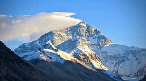 Stunning! Continuous shot showing north slope of Mount Qomolangma