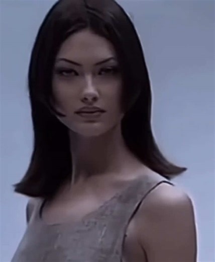 Shalom Harlow: Iconic 90s Runway Moments