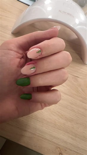 First set of nails of 2026. Don’t mind the wounds I made to myself all this month 😭 #fyp #nailsart #green #gelxnails