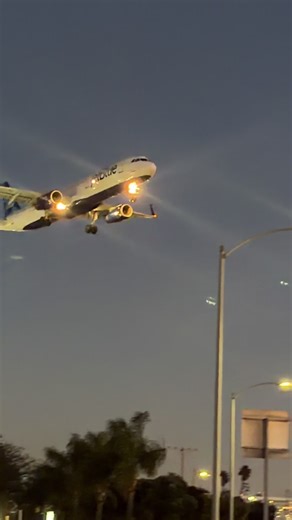 #jetblue landing in Los Angeles international airport #california .