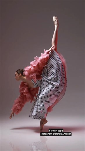 🇺🇦 Model poses for photoshoot📸 Ballet. Model Evgenia