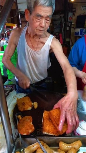 Famous Taiwanese Crispy Turnip Radish Cake