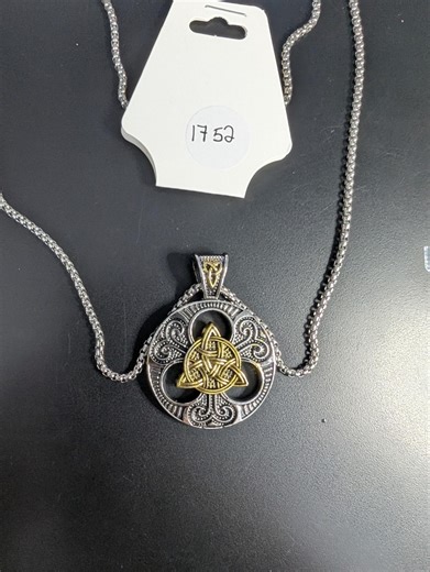 Two-tone Celtic Triquetra Necklace – Antique Silver and Gold Pendant – Mystical Symbol – Silver Chain - Etsy Canada