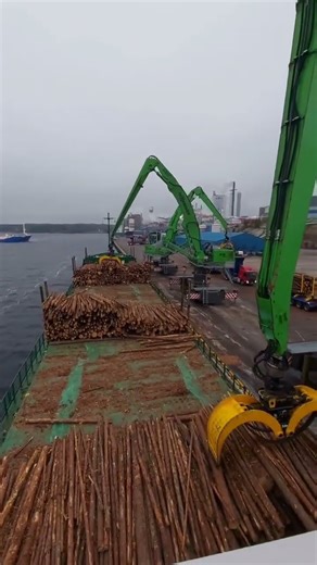 Three High power Material Handling Equipment Combined Forces - Sennebogen 870 #materialhandling