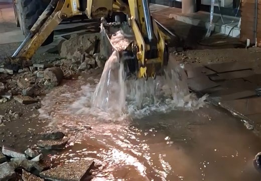Se rompió un caño en Avenida Almafuerte de Paraná: las zonas que podrían quedarse sin agua - AHORA Entre Ríos