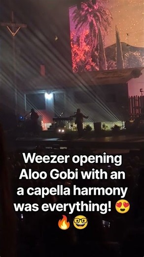 Weezer singing a capella on Aloo Gobi?!? Whaaaat?!? 🤓 Orlando 2026 #weezer #weezerthegathering