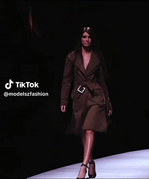 Michelle Alves for Versace: Fall/Winter 2003 Fashion Show