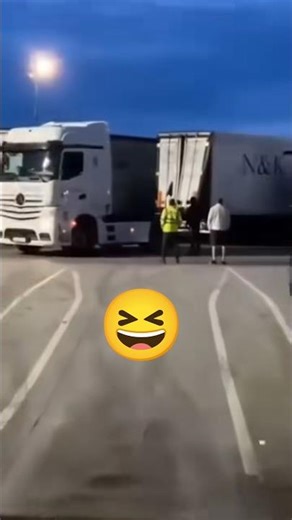 Doors ripped off! 🚛🚪💥 unknownartist #truckdriver #lkw #camion #bigrig #hgv #lorry #job #work #ets2