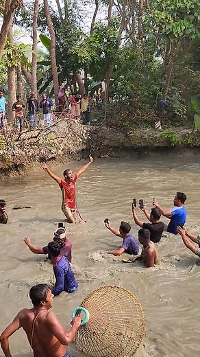 1.8M views · 10K reactions | বহু বছরের পুরনো পুকুরে সব দানবাকৃতির ১০০ বছরের পুরনো মাছ ধরা! Unbelievable Technique Big Fishing | Amazing Fishing Video | 13 Kg Wallago Fishing Real Fishing #fb #shorts #fish #fyp #reels #new_fb_videos | Real Fishing TV | Facebook