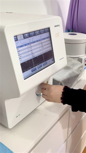 Pengalaman Rawatan Kesihatan Yang Lebih Selesa Bersama Klinik Sofea ✨ Setiap ruang juga direka dengan teliti dengan fasiliti moden, sistem nombor giliran teratur, ruang menunggu luas, serta suasana klinik yang wangi dan bersih. Tambahan adanya hidangan ringan dan penggunaan teknologi mesin terkini, setiap pemeriksaan lebih mudah dan berjalan lancar. Dengan harga berpatutan serta ganjaran khas melalui Sofea Loyalty, Klinik Sofea terus menjadi pilihan keluarga ramai. Klinik Sofea – Penjagaan Menye