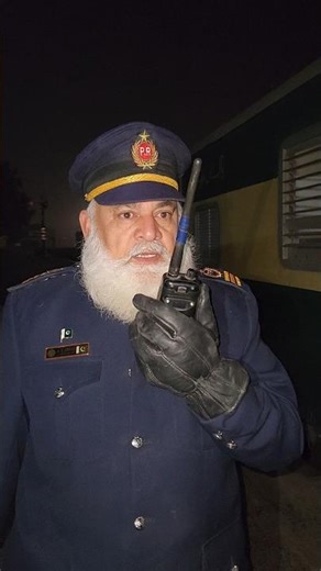 Senior guard Mr Abdul shakoor Abbasi working on 106dn Rawalexpress RwP to LHR#shortfeed#railway.....