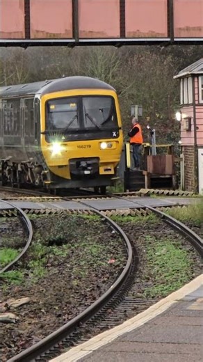 A GWR Class 166 (166219) doing token swap and arriving into Crediton Station