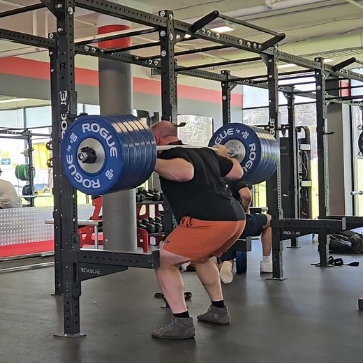 Squats 6 Plates a side #motivation #bodybuilding #bodybuilder