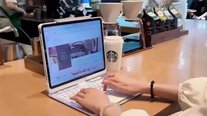 Transparent Case with Keyboard for iPad 11th Gen 11 Inch.(A16, 2025) & 2022 iPad 10th Gen 10.9 Inch,7-Color Backlit,Wireless Keyboard, 360°Rotating,with trackpad,Pencil Holder,with Shortcuts,White