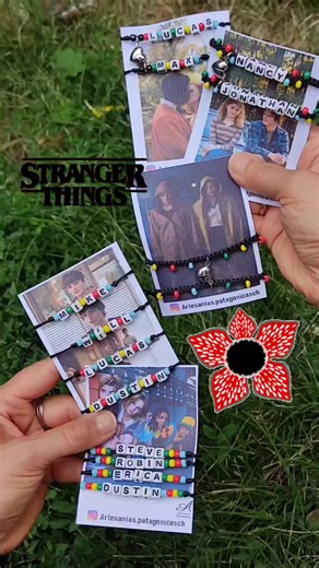 ✨ COLECCIÓN STRANGER THINGS ✨ Pulseras para compartir con tu mejor amigo/a, tu pareja o tu squad 💕 Elegí tu personaje favorito y llevá un pedacito del Upside Down con vos 👾 📦 Hacemos envíos a TODO el país por Correo Argentino 💰 Precios y modelos al final del video 👉 Etiquetá a esa persona con la que compartirías esta pulsera 👉 Comentá qué dúo sos: Max & Lucas, Mike & Eleven, Dustin & Steve 👀 👉 Guardá el video para cuando tengas que hacer un regalito original 🎁 #StrangerThings #once #pul