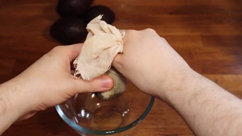 How to Make Homemade Avocado Oil