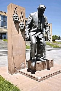 Памятник Фрунзику Мкртчяну в г. Гюмри ИИ #Фрунзик #Frunzik #Ֆրունզիկ #Мгер #Mher #Մհեր #Мкртчян #Mkrtchyan #Մկրտչյան #ФрунзикМкртчян #FrunzikMkrtchyan #ՖրունզիկՄկրտչյան #ՄհերՄկրտչյան #Մհեր_Մկրտչյան frunzik.com | frunzik.com