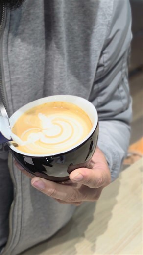 how to make caffe latte with latteart. #coffee #coffeelover