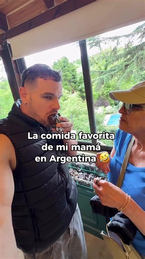 Adoro a ella 😂. Es el primer país que ella pueda comer como le gusta, sin problemas a la panza 😏