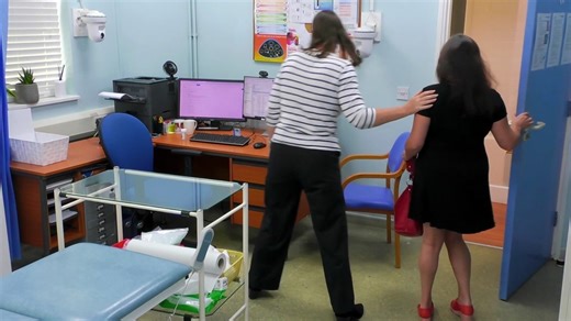 GPs Behind Closed Doors S09E08 MY5