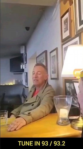 Bruce Springsteen casually sings 'My Hometown' at a pub in Ireland #brucespringsteen #ireland #music
