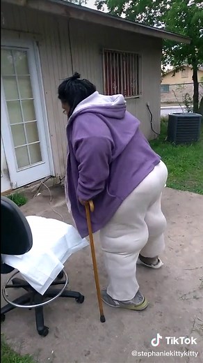 elephantitis with lymphedema it's what I have but it is not who I am#fightinghardeveryday#thiswillnotstopme#iwillneverstoptryingtowalk