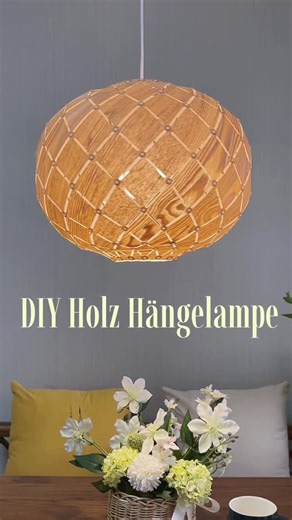 Serova Home on Instagram: "DIY-Holzfurnier-Pendelleuchte im Boho-Stil✨ Diese Lampe ist bei mir ganz nebenbei entstanden - aus 15 Streifen Holzfurnier, kombiniert mit PVC und einfachen Kunststoffverbindern. Holzfurnier, weiches Licht und diese offene Form - genau das, was dem Raum mehr Charakter gibt. Das Zusammenbauen war überraschend leicht und fast ein bisschen entspannend. Ich mag Projekte, die unkompliziert sind und sich gut anfühlen - auch, weil mir nachhaltige Materialien immer wichtiger w