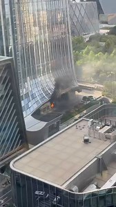 Самолет врезался в самый высокий небоскреб Пекина
