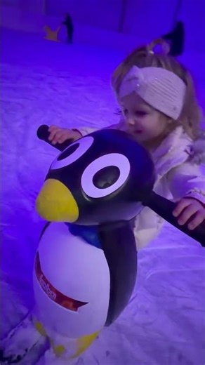 Klara na klizanju! Ice skating for kids | advent Knin