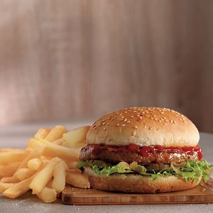 16K views · 656 reactions | The Wimpy Burger is a real classic. It’s been around since the first Wimpy opened its doors in 1967! For only R49,90, get a Wimpy Burger, chips and add a regular soda for only R10! | Wimpy SA | Facebook