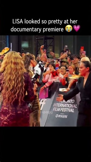 LISA looks absolutely stunning at the “Always LALISA” premiere 😍✨...#lisa #lalalalisa_m #blackpink