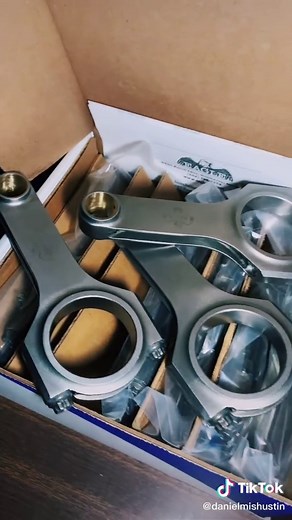 Building a 347 Stroker bottom end in 38 seconds⏲#projectcar #vroom #chrisfix #fordbuilttough #fyp #carvlogger