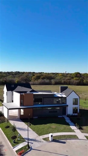The perfect Dallas home DOES EXIST 😮‍💨 and we built it 🫡 check out this beautiful luxury open concept home ✨ what do you think? Could you live here 🤔 #dallas #luxuryhomes #dreamhome #luxurydesign #dallashomebuilder
