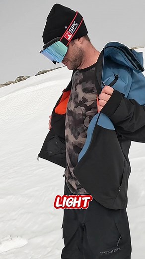 686 Technical Apparel Snowboard Jacket for Mountain Riders