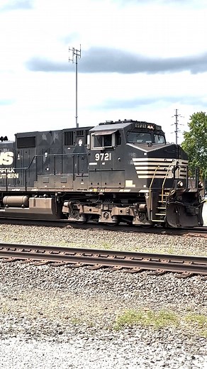 4.8K views · 285 reactions | Double Norfolk engine pulling intermodal frieght through Alliance Ohio. #reels #railway #railraod #trains | Eric’s Train Yard | Facebook