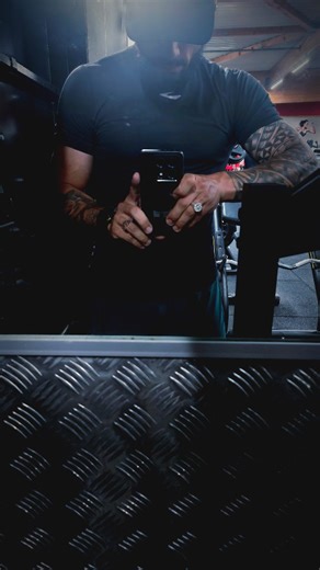 Florian Fillion - Iron 2F 🇫🇷 on Instagram: "--[ EST CE QUE T'A 2 VIES ❓ ]-- Mon Mindset depuis 20ans, que ça plaise ou non c'est juste la vérité 🔥🏴‍☠️ --- Mon Frère 🤜🤛 --- #Mindset #Love #Fyp #Life #Sport #Run #Fitness #Ultra #Bike #Motivation #Inspiration #Insta #Instagood"