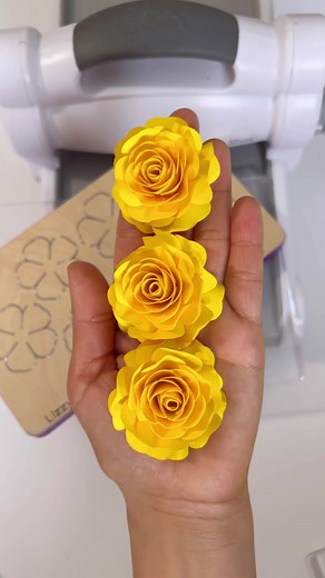 Ruby Rose Die Cut NOW AVAILABLE #FYP #foryourpage #troquel #diecut #paperflower #floresdepapel #sizzixbigshot