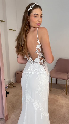 There’s nothing quite like an epic train on a fitted wedding dress 😍 #fittedweddingdress #fittedweddinggown #weddingdresstrain #laceweddingdress #mermaidweddingdress