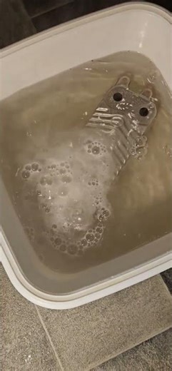 Cleaning rusty tools with baking soda and vinegar _ result will be new as the first da