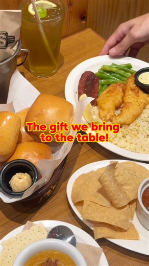 Wrap your day with flavor! 🥳 Texas-Sized Sets 2.0: bread, starter, entrée, and drink—perfect for a festive lunch starting at ₱425! 🔗 Skip the line, reserve online at texasroadhouse.com.ph or send us a message. 🍽️ Valid for dine-in only #TexasRoadhousePH #DineAtTexasRoadhousePH #ByTheBistroGroup | Texas Roadhouse Philippines