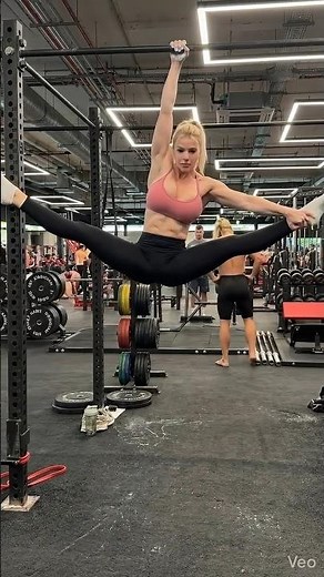 Her Pole Split Technique is Actually Unreal #poledance #fitness #training