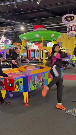 Fight Night Punching Machine Gameplay in Arcade