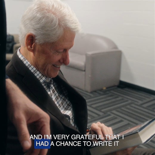 82K views · 1.4K reactions | I’m fairly certain this was a set up. Either way, it’s been an honor to write CITIZEN and more importantly to live it. I hope you’ll check it out! https://www.billclintonlive.com/my-new-book | President Bill Clinton | Facebook