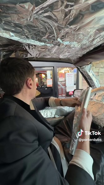 porterdub (@porterdubs)’s video of aliens