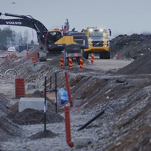 2.9K views · 180 reactions | A Volvo Articulated Hauler is packed with features to put an operator in total control of the machine. Volvo engine brake ✅ Load and dump brake ✅ Down Hill Speed Control✅ Cruise Control ✅ The result is greater ease of operation, more productivity and more safety. Explore our range of haulers: https://bit.ly/3ukdwDg #VolvoCE #Volvoce_emea #dumper #hauler | Volvo Construction Equipment - Europe, Middle East and Africa | Facebook
