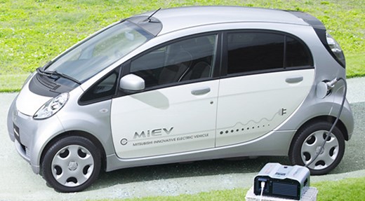 三菱i-MiEV（アイミーブ）の充電方法や航続距離は？内装外装や安全性能は？