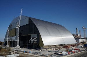 Le sarcophage de Tchernobyl : une construction unique et colossale placée sur le réacteur radioactif toujours actif